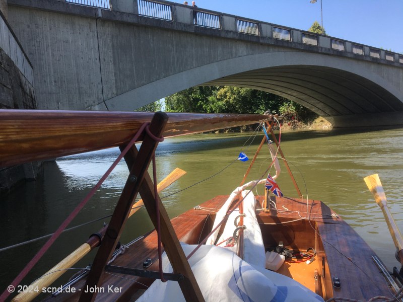 Vorbereitung zur Unterquerung der Neuburger Brücke